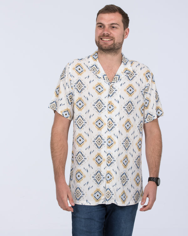 2t Dustin Short Sleeve Tall Revere Shirt (white aztec)