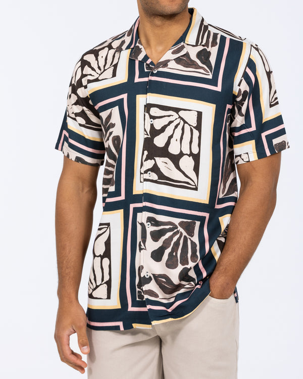 2t Musa Tall Short Sleeve Printed Revere Shirt (white pattern)