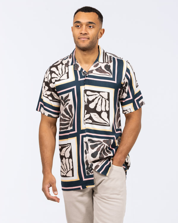 2t Musa Tall Short Sleeve Printed Revere Shirt (white pattern)